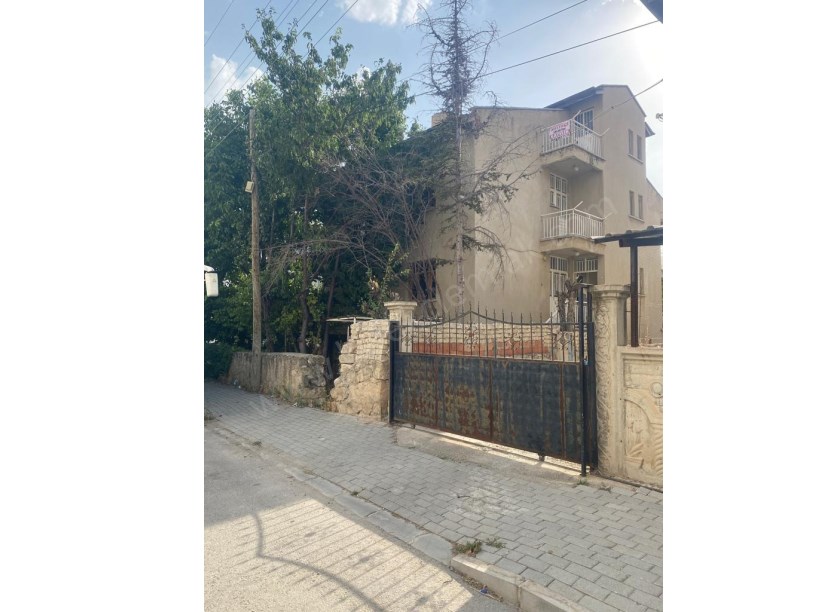 ETEM KELEKÇİ MAHALLESİ ÖZBEK SOKAKTA 4 KATLI BİNA