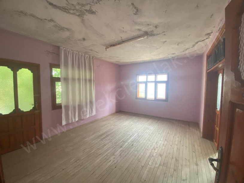 ETEM KELEKÇİ MAHALLESİ ÖZBEK SOKAKTA 4 KATLI BİNA