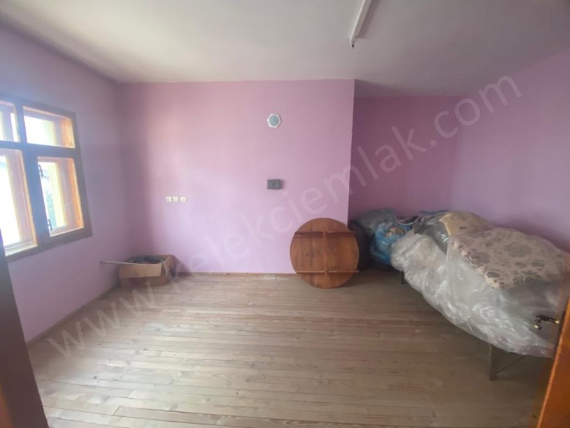 ETEM KELEKÇİ MAHALLESİ ÖZBEK SOKAKTA 4 KATLI BİNA