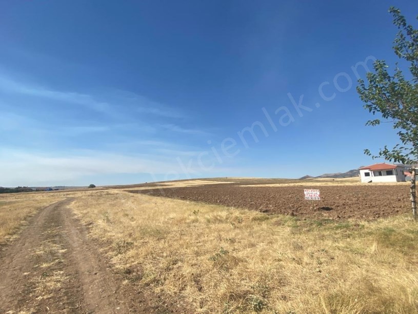 DİŞLİ MALAZGİRT MAHALLESİNDE BÜYÜK ARSA