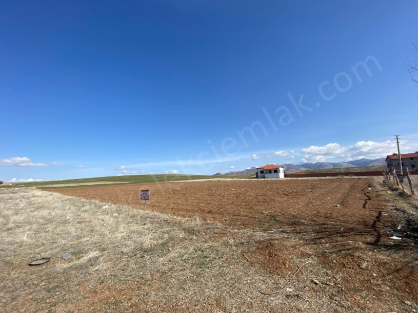 DİŞLİ MALAZGİRT MAHALLESİNDE BÜYÜK ARSA