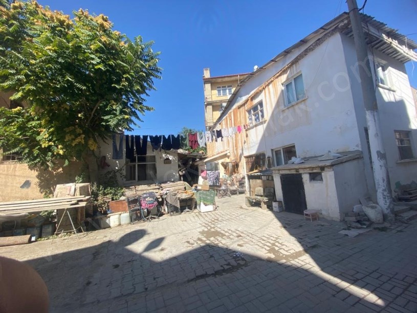 LALA SİNANPAŞA MAHALLESİNDE ARSA