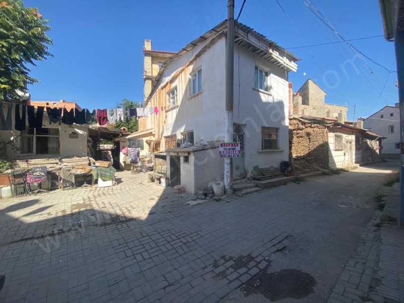 LALA SİNANPAŞA MAHALLESİNDE ARSA