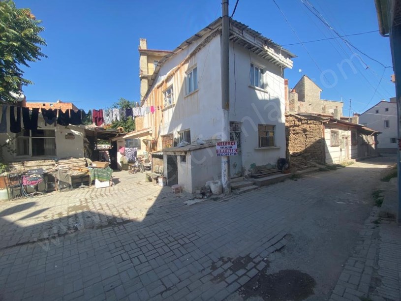 LALA SİNANPAŞA MAHALLESİNDE ARSA