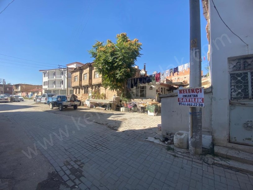 LALA SİNANPAŞA MAHALLESİNDE ARSA