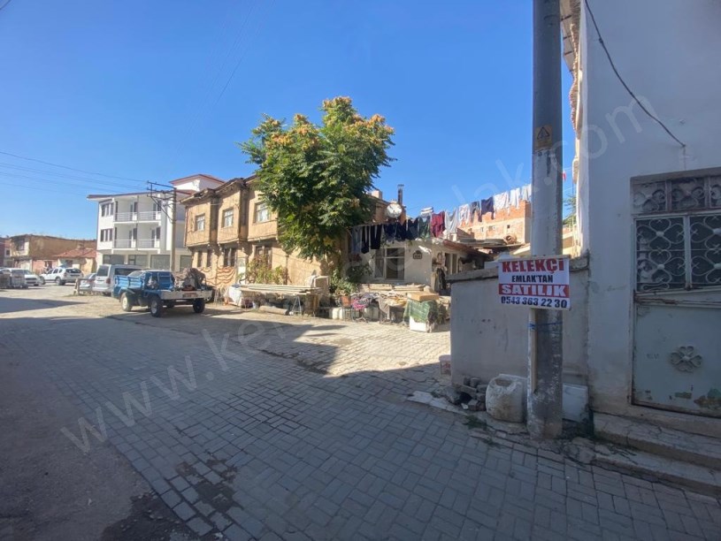 LALA SİNANPAŞA MAHALLESİNDE ARSA
