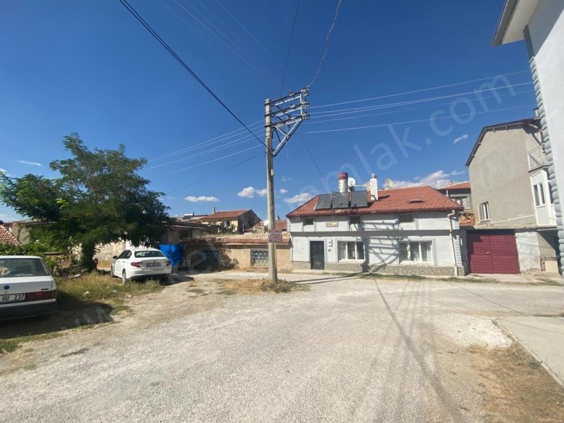 ERKMENDE KÖŞE PARSEL ARSA