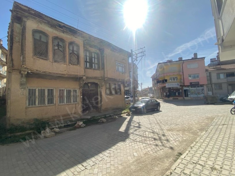 LALASİNANPAŞA MAHALLESİNDE KÖŞE BAŞINDA MÜSTAKİL EV