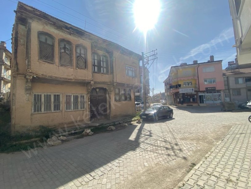 LALASİNANPAŞA MAHALLESİNDE KÖŞE BAŞINDA MÜSTAKİL EV