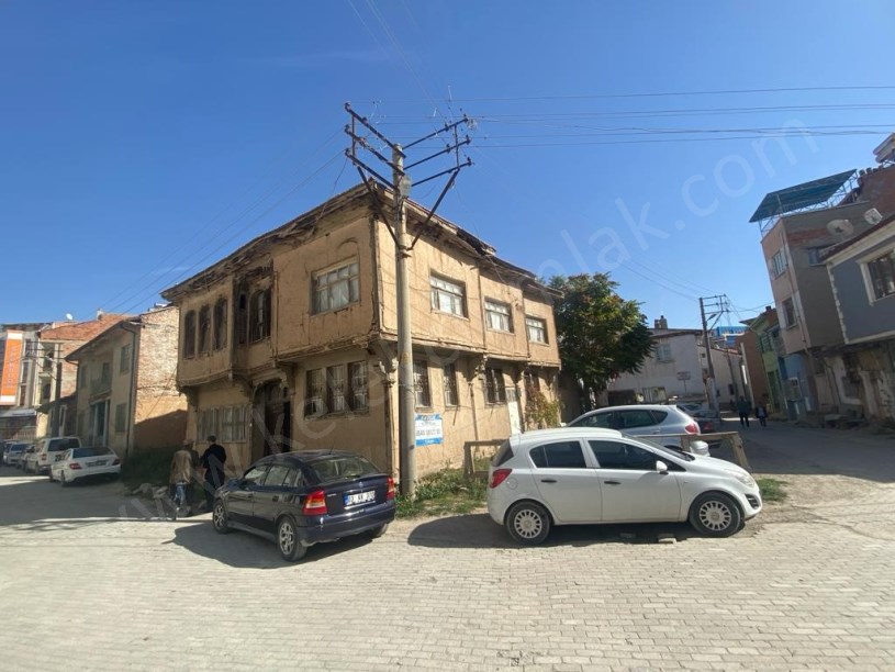 LALASİNANPAŞA MAHALLESİNDE KÖŞE BAŞINDA MÜSTAKİL EV