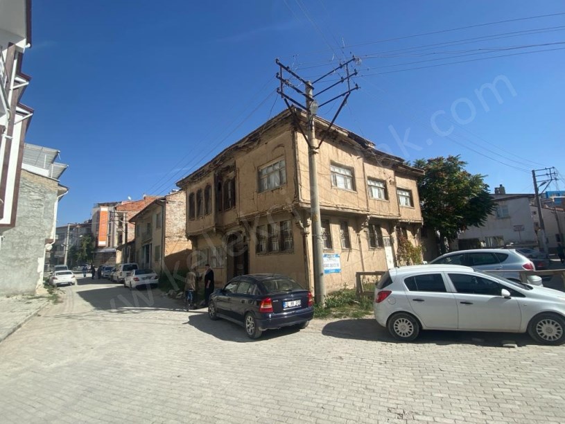 LALASİNANPAŞA MAHALLESİNDE KÖŞE BAŞINDA MÜSTAKİL EV