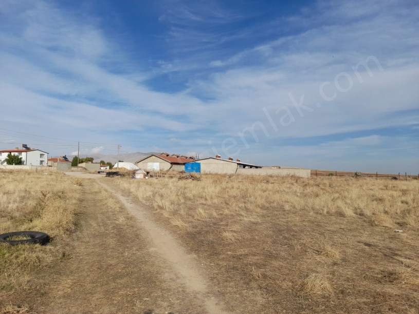 KALE MAHALLESİ CANDAROĞLU SOKAKTA 2 ADET ARSA