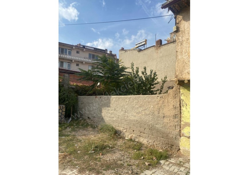 HACI HALİFE MAHALLESİNDE  ARSA