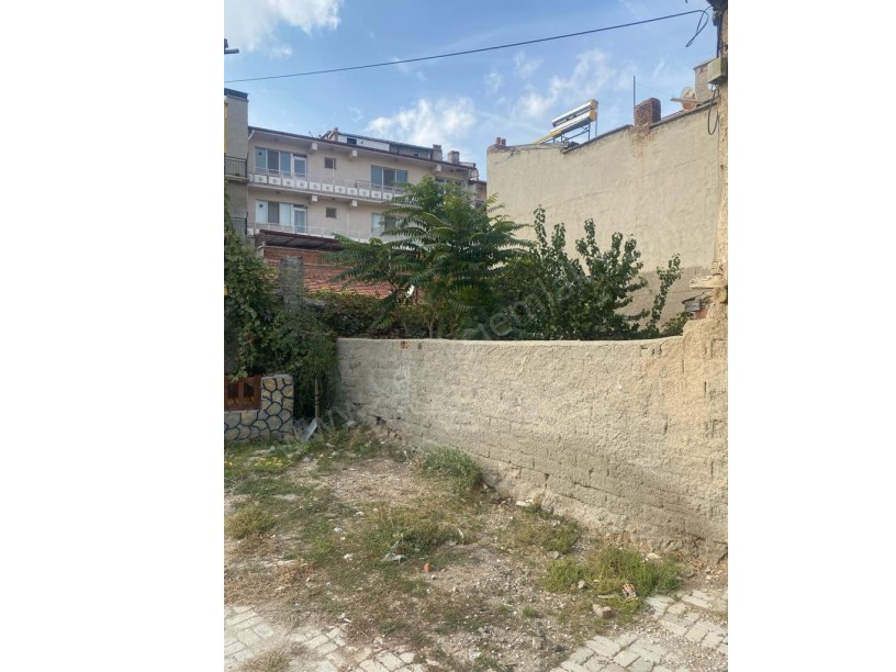 HACI HALİFE MAHALLESİNDE  ARSA