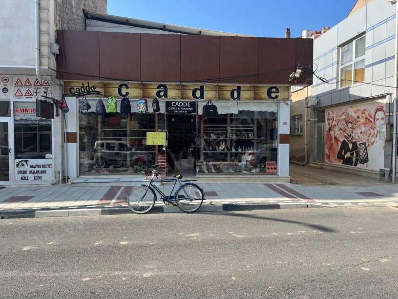 İSTASYON CADDESİNDE SATILIK DÜKKAN