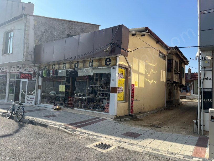 İSTASYON CADDESİNDE SATILIK DÜKKAN