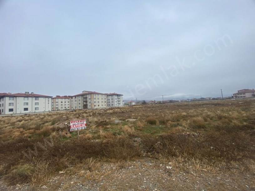 KONAK MAHALLESİNDE BATI CEPHELİ ARSA