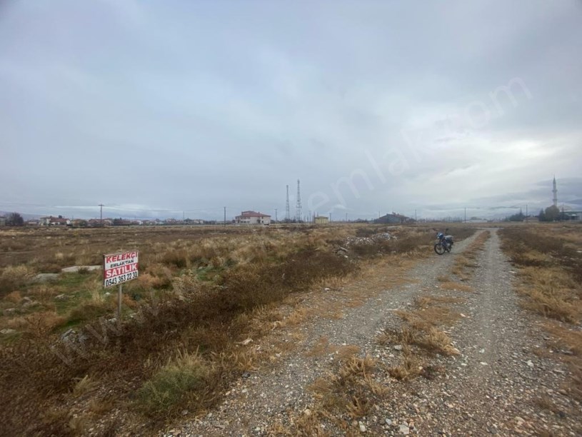 KONAK MAHALLESİNDE BATI CEPHELİ ARSA