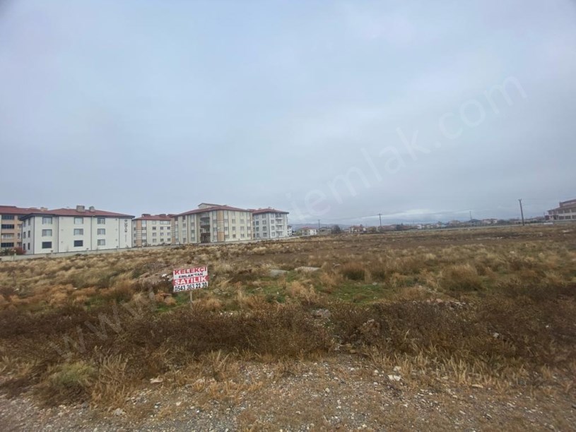 KONAK MAHALLESİNDE BATI CEPHELİ ARSA
