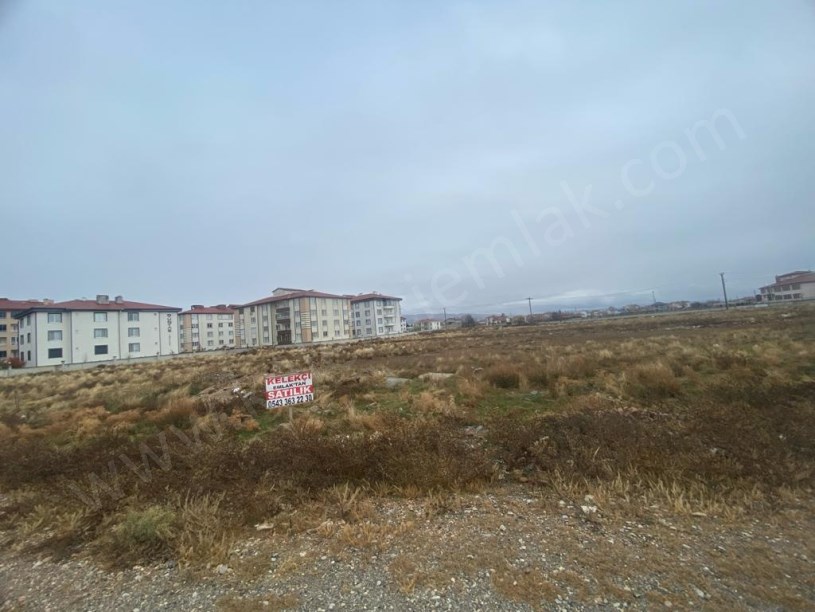KONAK MAHALLESİNDE BATI CEPHELİ ARSA