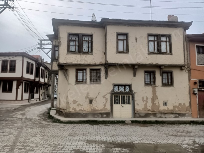 EMRULLAH MAHALLESİNDE MÜSTAKİL BİNA