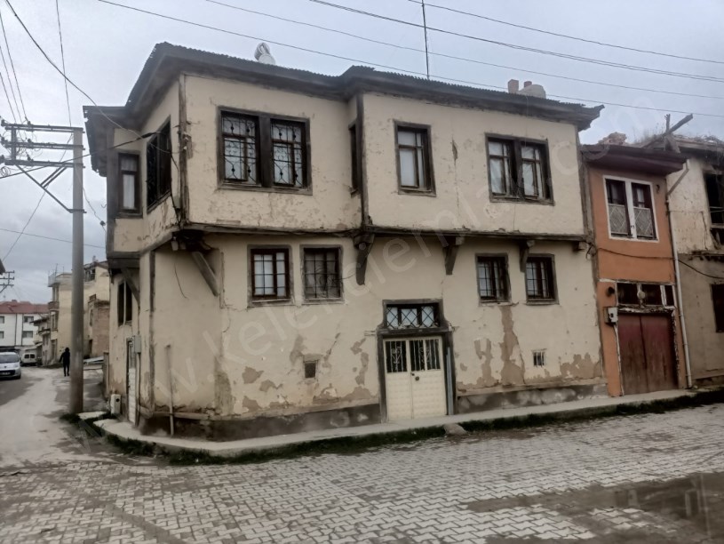 EMRULLAH MAHALLESİNDE MÜSTAKİL BİNA