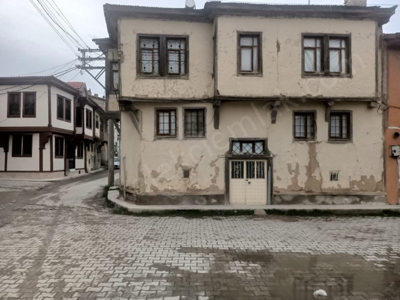 EMRULLAH MAHALLESİNDE MÜSTAKİL BİNA