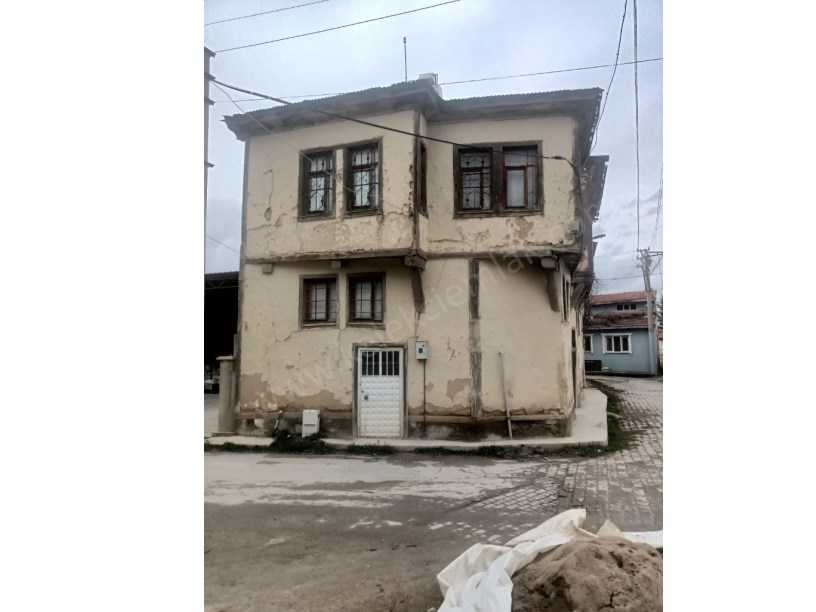 EMRULLAH MAHALLESİNDE MÜSTAKİL BİNA