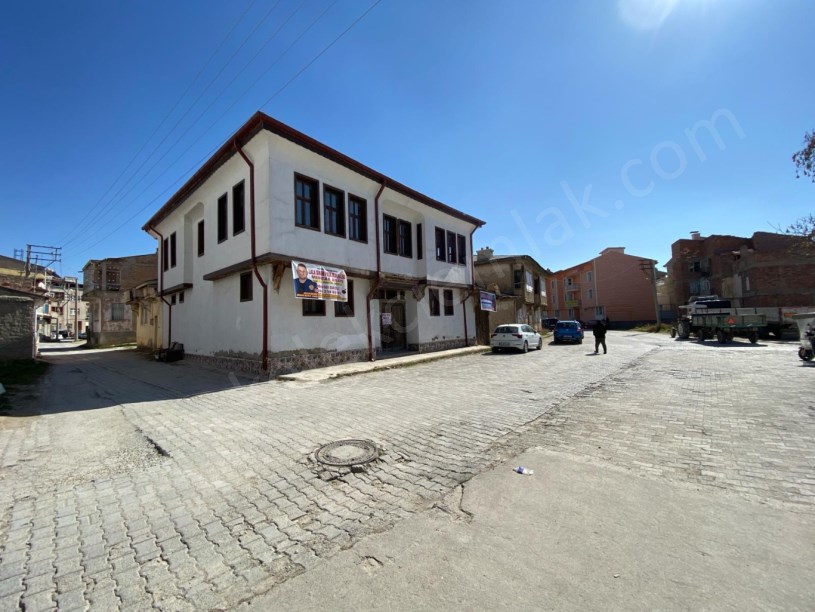 LALASİNANPAŞA MAHALLESİNDE MÜSTAKİL BİNA