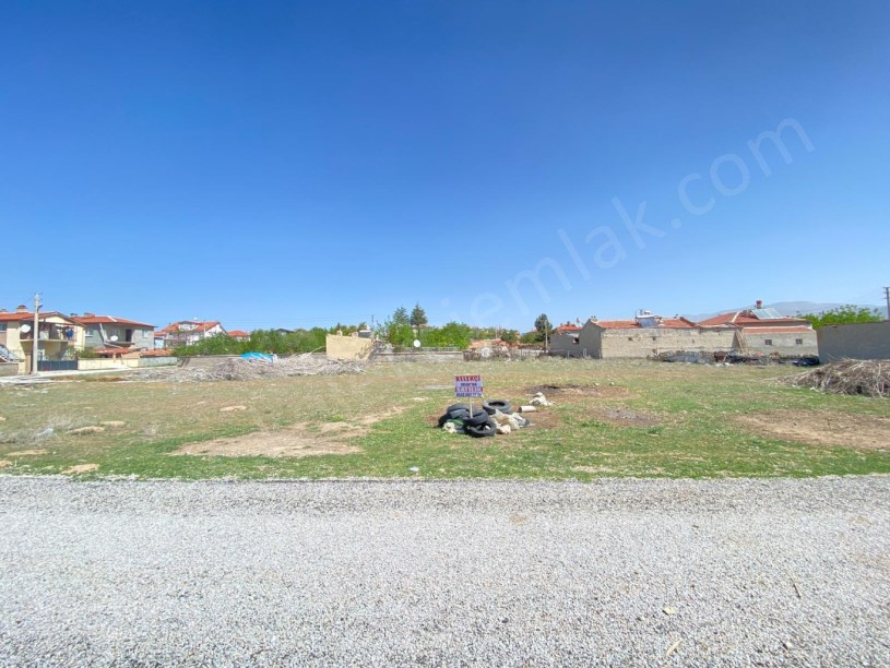 KALE MAHALLESİ EYVAZ SOKAKTA GÜNEY CEPHELİ ARSA