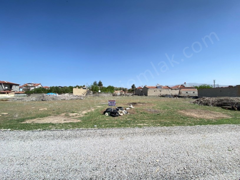 KALE MAHALLESİ EYVAZ SOKAKTA GÜNEY CEPHELİ ARSA