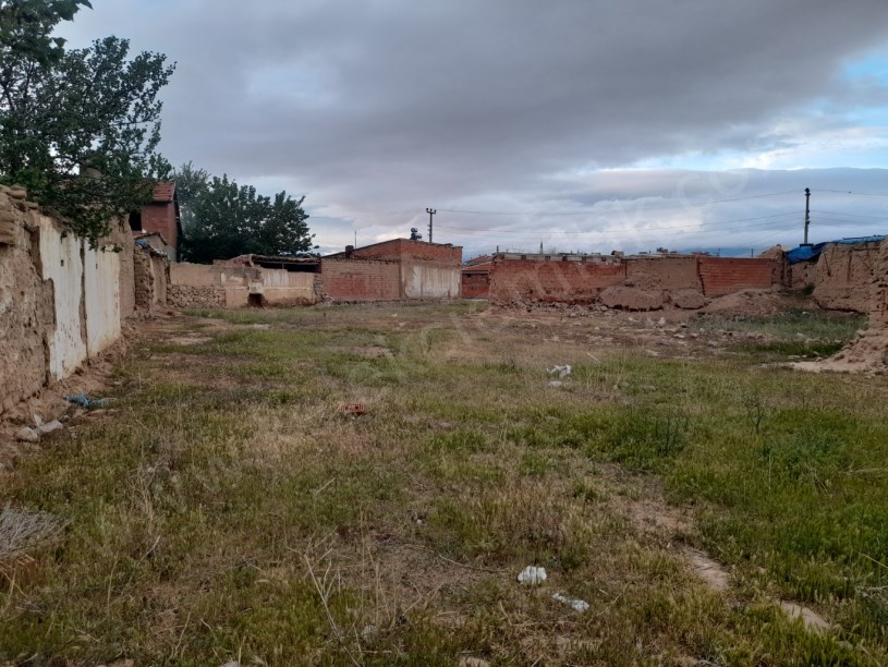 AKÇEŞME OKULU YANINDA ARSA