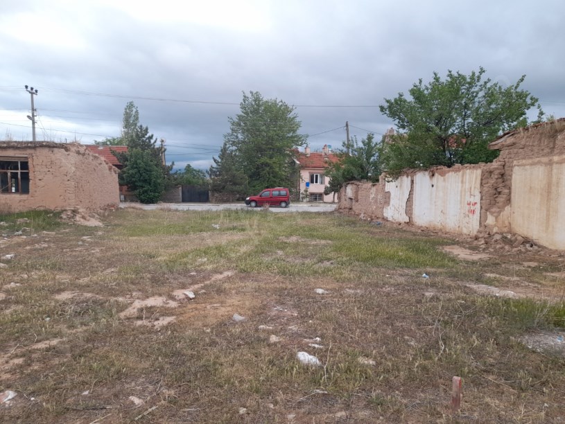 AKÇEŞME OKULU YANINDA ARSA