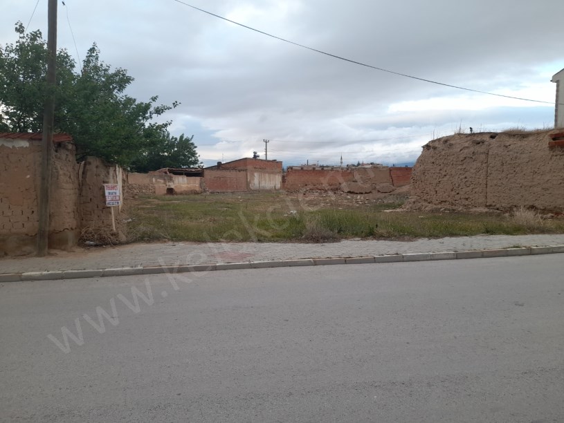 AKÇEŞME OKULU YANINDA ARSA