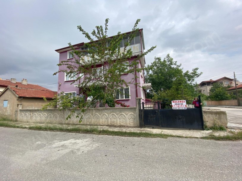 MÜSLÜMANA MAHALLESİ ATATÜRK CADDESİNDE 3 KATLI BİNA