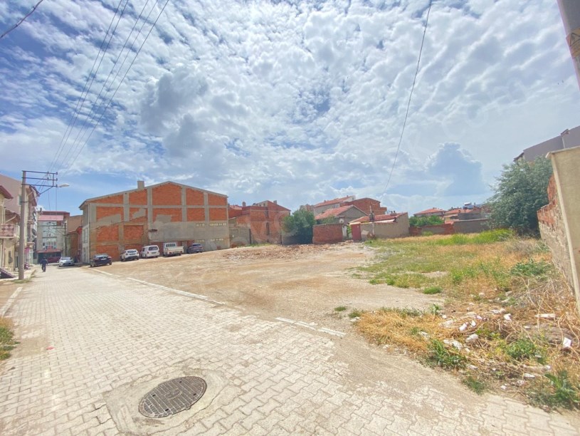 ALACA MAHALLESİNDE SATILIK ARSA