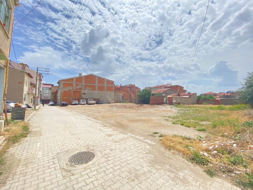 ALACA MAHALLESİNDE SATILIK ARSA