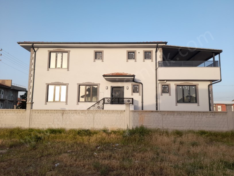 SELÇUKLU MAHALLESİ VİŞNE SOKAKTA  LÜKS VİLLA
