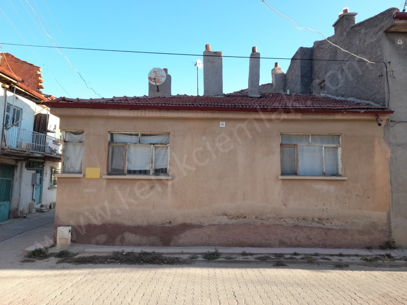 BEKİRAĞA MAHALLESİ HACI AHMET CADDESİNDE  ARSA