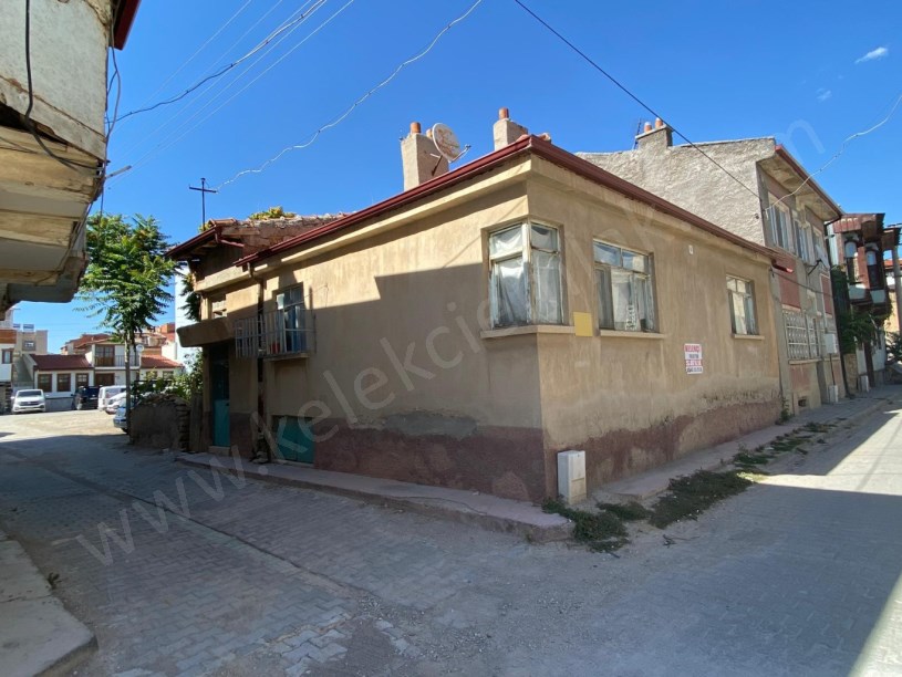 BEKİRAĞA MAHALLESİ HACI AHMET CADDESİNDE  ARSA