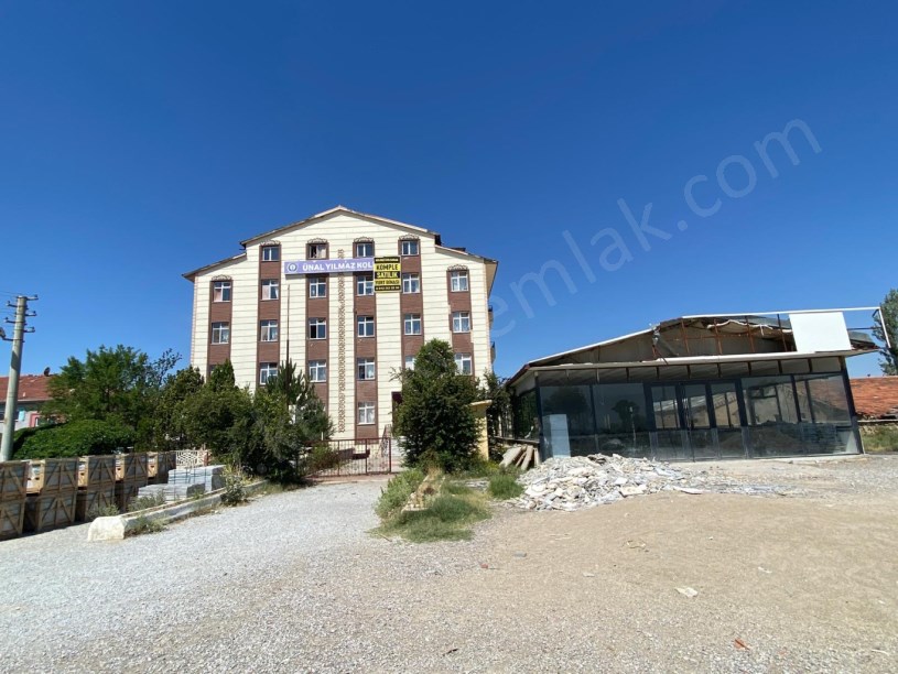 SELÇUKLU MAHALLESİNDE SATILIK YURT BİNASI