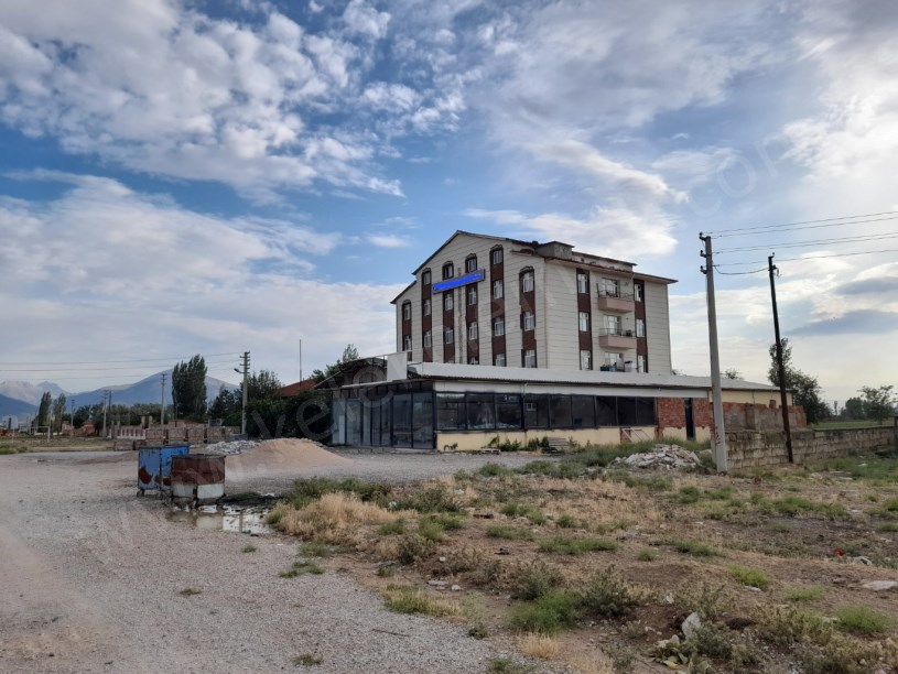 SELÇUKLU MAHALLESİNDE SATILIK YURT BİNASI