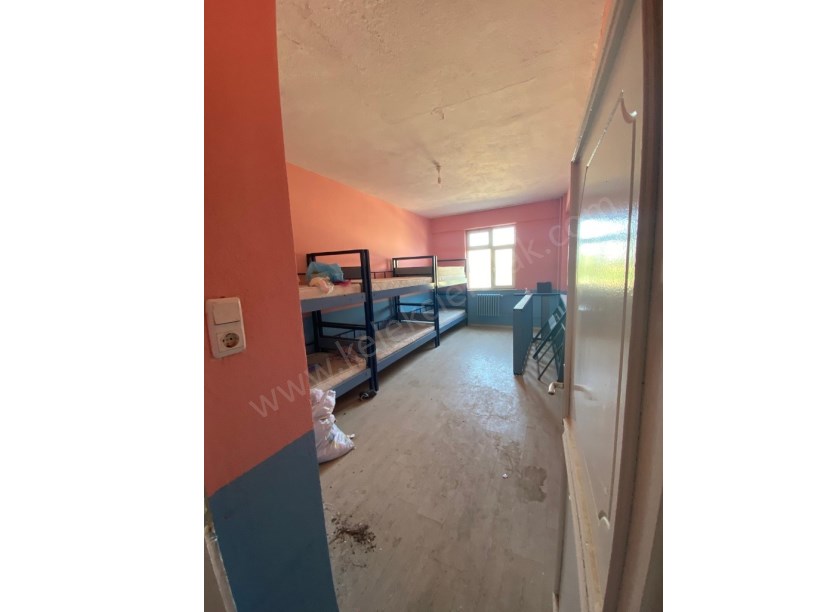 SELÇUKLU MAHALLESİNDE SATILIK YURT BİNASI