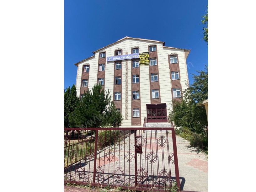 SELÇUKLU MAHALLESİNDE SATILIK YURT BİNASI