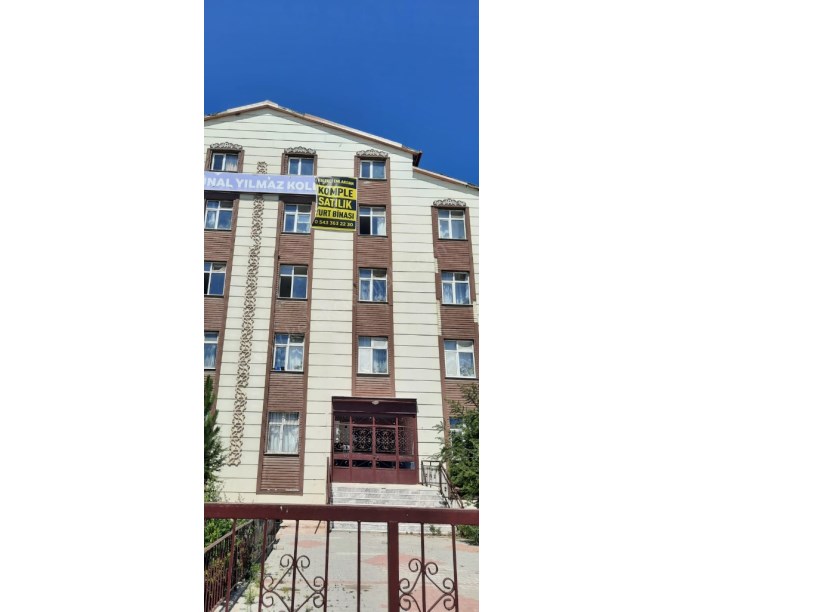 SELÇUKLU MAHALLESİNDE SATILIK YURT BİNASI