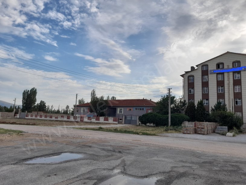 SELÇUKLU MAHALLESİNDE SATILIK YURT BİNASI