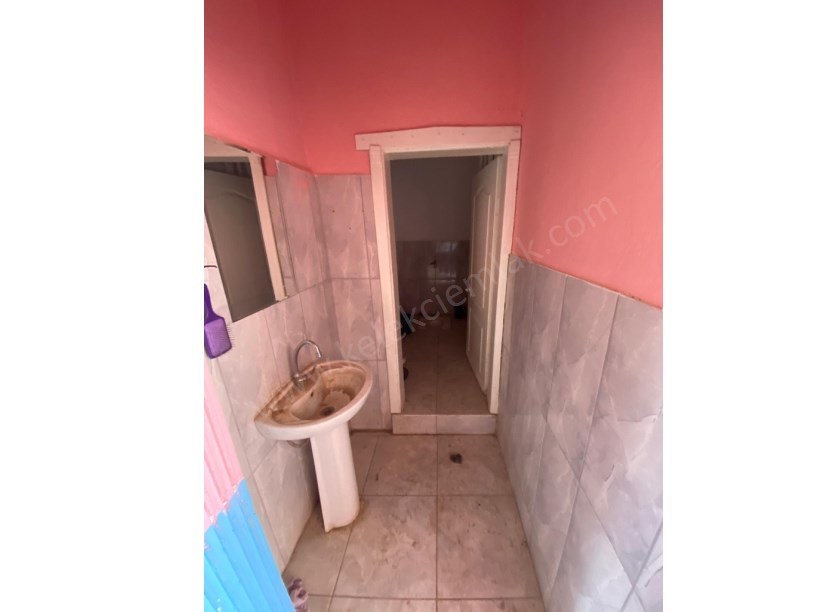 SELÇUKLU MAHALLESİNDE SATILIK YURT BİNASI