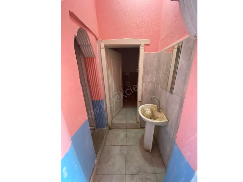 SELÇUKLU MAHALLESİNDE SATILIK YURT BİNASI