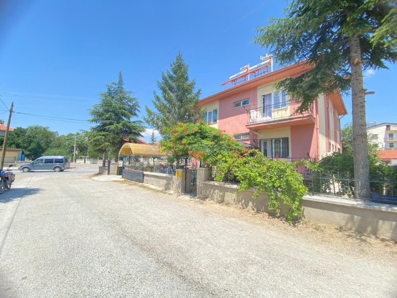 BAĞLARÜSTÜ  LEVENT CADDESİNDE MÜSTAKİL BİNA