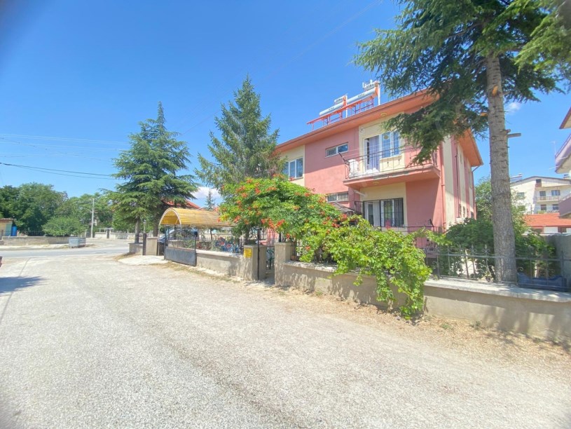 BAĞLARÜSTÜ  LEVENT CADDESİNDE MÜSTAKİL BİNA